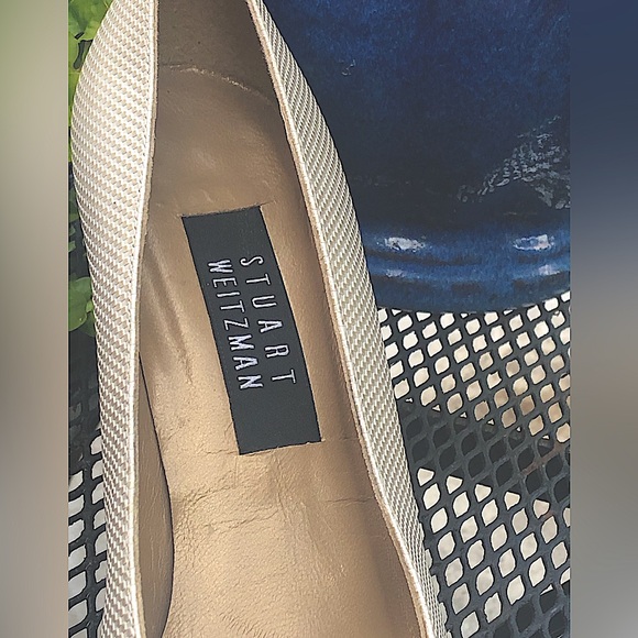 Stuart Weitzman Pumps In Bone With A Dot Texture and Gold Shimmer.Woman’s Size 8 - Picture 6 of 15